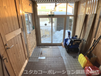 【玄関】 | 新栄町9-10事務所兼住宅 | 風除室の機能も兼ねた広々とした玄関です☆