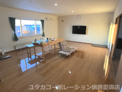 【居間・リビング】 | 新栄町9-10事務所兼住宅 | キッチンを合わせると、25帖超えの広々としたリビング♪