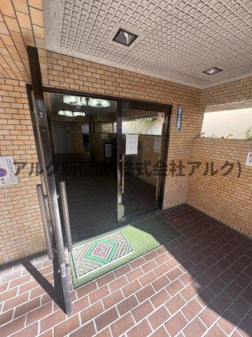 ライオンズマンション弥生町のエントランス