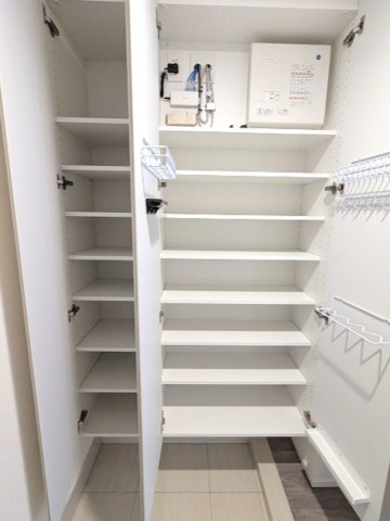 BRANSIESTA上野の玄関|傘ストック付で収納豊富なトールタイプのシューズBOXです