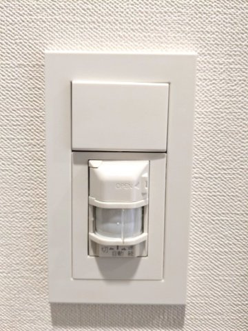 BRANSIESTA上野の設備|玄関ドアに姿見鏡付