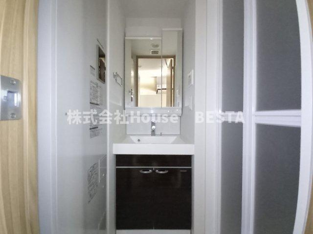 ファーストフィオーレ三宮イーストの独立洗面台