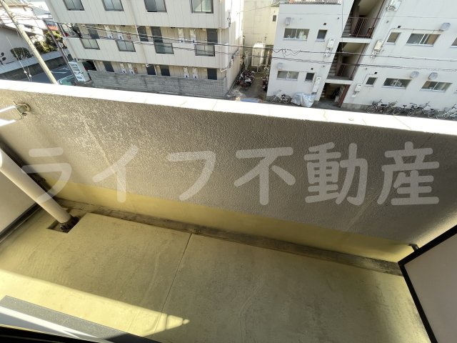パルエミールのバルコニー|外からの目が気にならないバルコニーで洗濯物が干せます