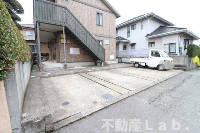 セジュールカトレアの駐車場