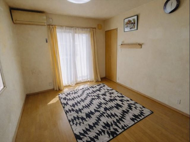 【居間・リビング】 | 鶴ヶ島市新町３丁目 | 出窓のある明るいリビングダイニングです