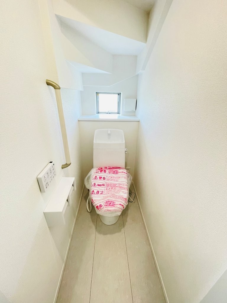 豊田市畝部東町2期　新築分譲住宅　全2棟　A号棟のトイレ|1階、2階とも温水洗浄機能付きトイレです。