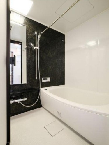 【浴室】 | カーサ常盤台 | 一日の疲れが癒される優雅な時間を堪能できるゆとりあるバスルームです。