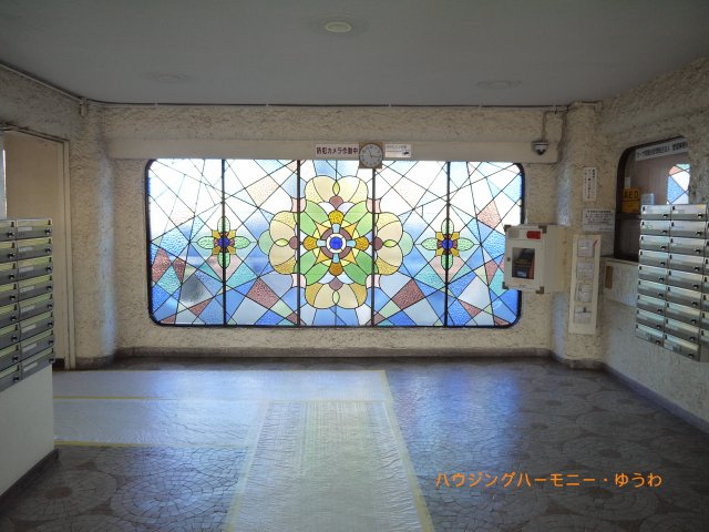 【その他共用部分】 | カーサ常盤台 | デザインタイルがお洒落なエントランス部分。