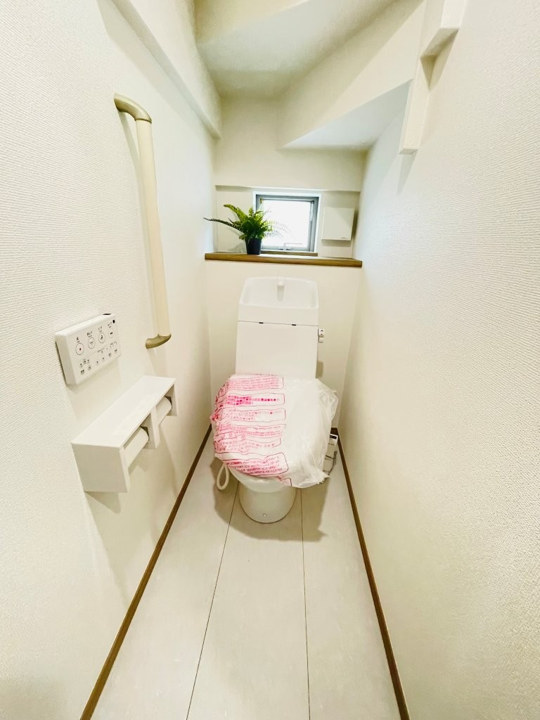 豊田市畝部東町2期　新築分譲住宅　全2棟　B号棟のトイレ|1階、2階とも温水洗浄機能付きトイレです。