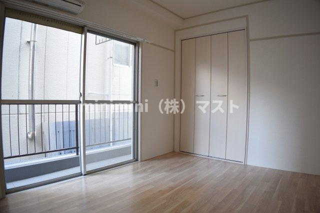 レジデンスなんばの洋室