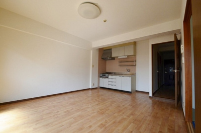 【居間・リビング】 | グランピア | こちらのリビングで趣味の時間をお楽しみください