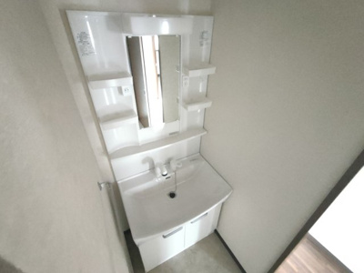 【洗面所】 | グランピア | 明るい洗面所です