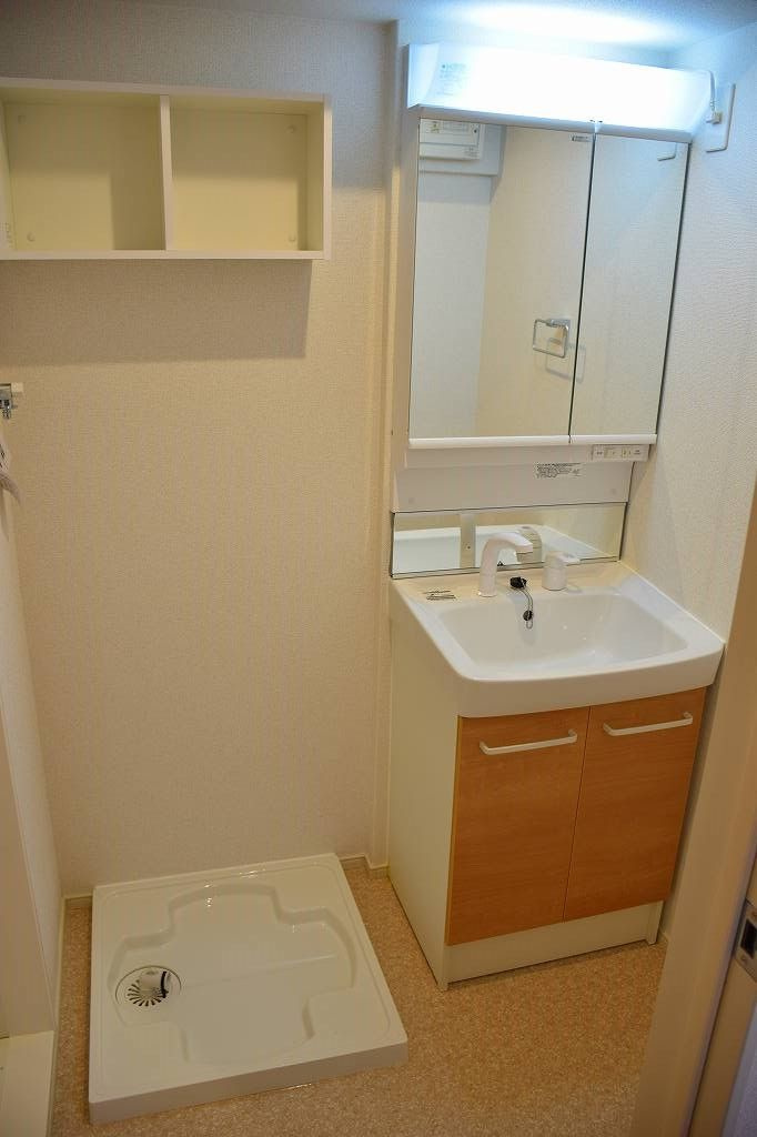 サンライズ　１２の洗面所|明るい洗面所です