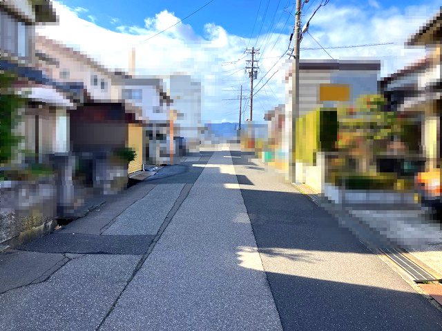 敦賀市三島町一丁目63坪売地の前面道路含む現地写真