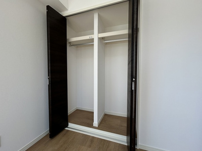 【収納】 | サンシティ稲熊ガーデン | 約5.9帖洋室の収納