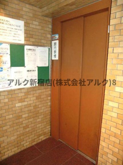 新宿区西新宿６丁目の賃貸マンションのその他共用部分|落ち着いたロビーです