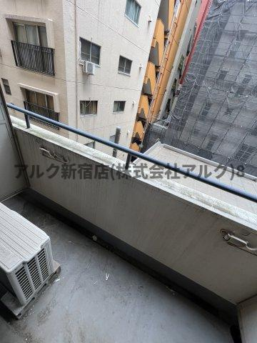 新宿区西新宿６丁目の賃貸マンションのバルコニー