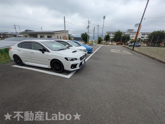 メイプルフィールドの駐車場