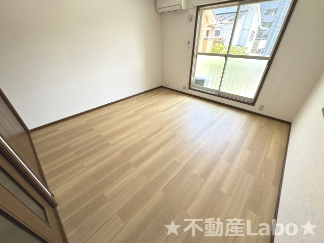 徳島市住吉３丁目のアパートの居間・リビング