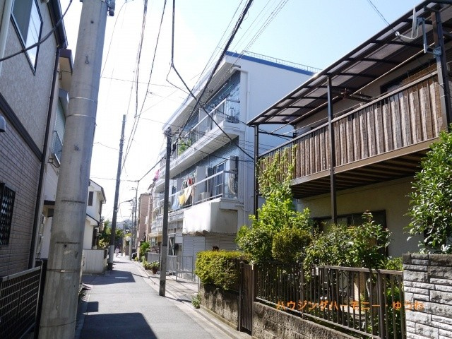 【外観】 | マンション豊島 | モダンでスタイリッシュな印象を与えるグレーを基調とした外観。