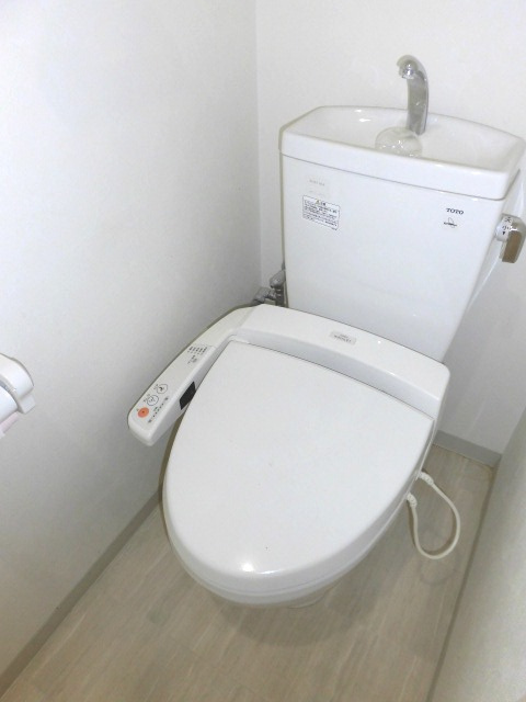 大阪市中央区松屋町住吉の賃貸マンションのトイレ