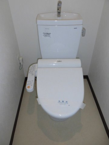 大阪市中央区松屋町住吉の賃貸マンションのトイレ