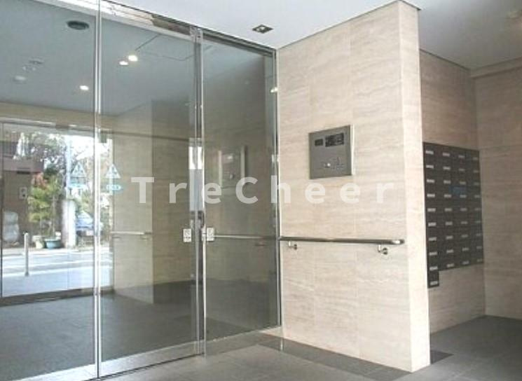 AZEST志村坂上のエントランス