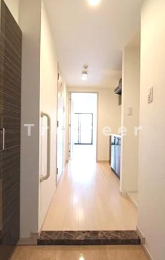 AZEST志村坂上の玄関