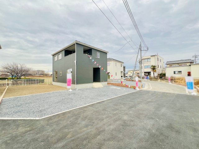 太田市下田島町の前面道路含む現地写真|敷地内で駐車も楽々♪