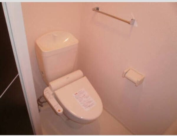 ヴィルヌーヴ　虹のトイレ|落ち着いたトイレです