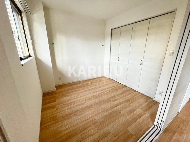 レジデンスコート京橋の洋室|同物件別部屋の写真です