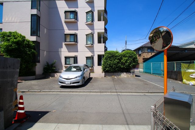 グリンパレスの駐車場