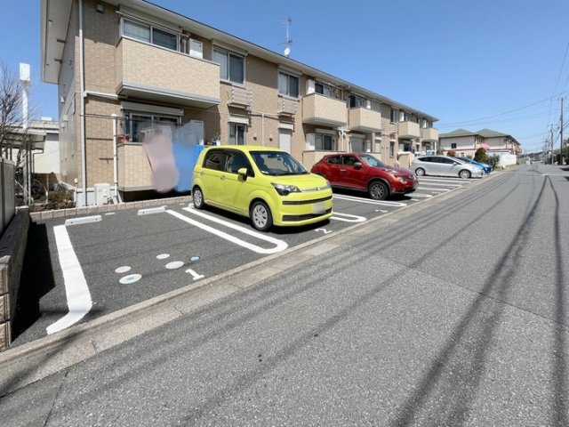 ルミナスの駐車場