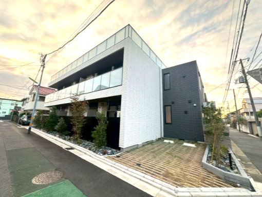 ＥＬＹＳＥＥ　ＤＡＩＺＡＷＡの外観