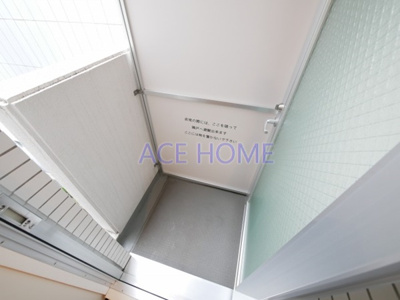 【バルコニー】 | エイペックス東心斎橋Ⅰ | 玄関横サービスバルコニー