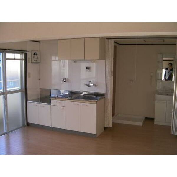 岸和田市吉井町１丁目の賃貸マンションの居間・リビング