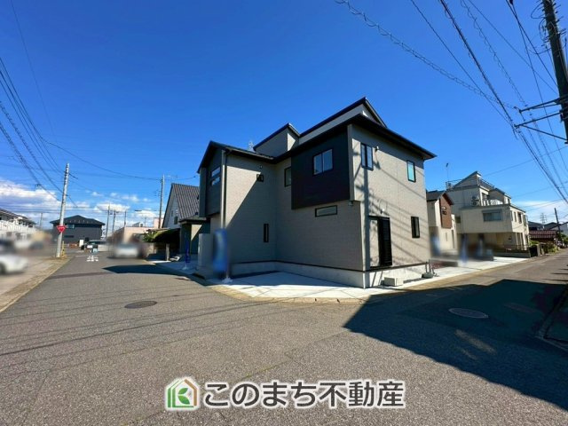 ブルーミングガーデン下野市駅東2丁目の前面道路含む現地写真|前面道路は広々としてます！運転が苦手な方でもお車の出し入れ簡単で安心です☆
