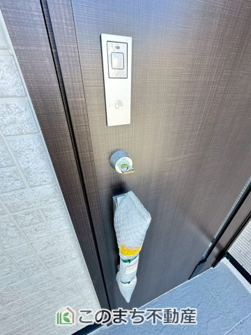 ブルーミングガーデン下野市駅東2丁目の設備|玄関のカギはワンタッチでダブルロックが可能なカードキーを採用しております☆
