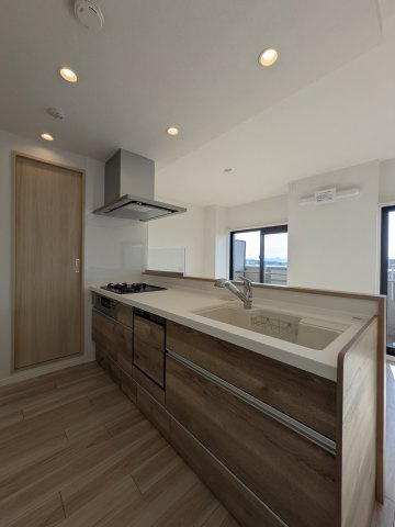 【キッチン】 | リビングで遊ぶお子様を見守りながらお料理ができる対面キッチン