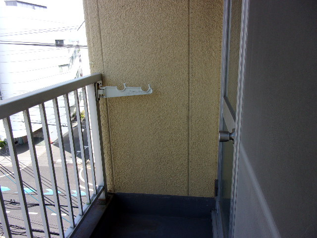 岸和田市上野町西の賃貸マンションのバルコニー|外からの目が気にならないバルコニーで洗濯物が干せます