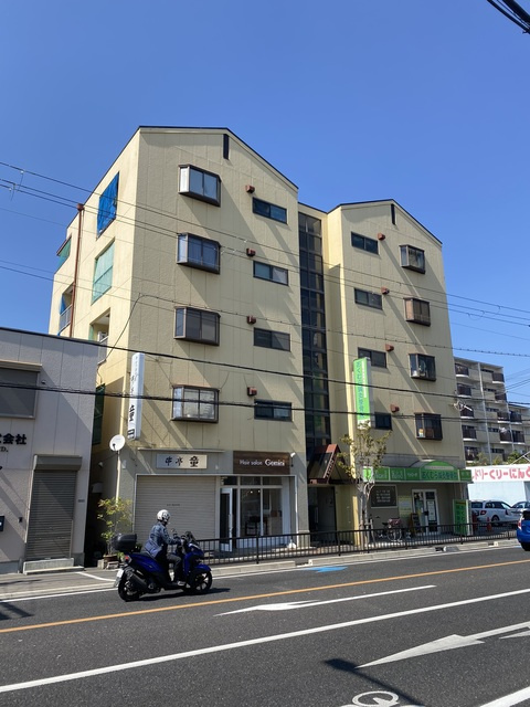 岸和田市上野町西の賃貸マンションの外観|外観は落ち着いています