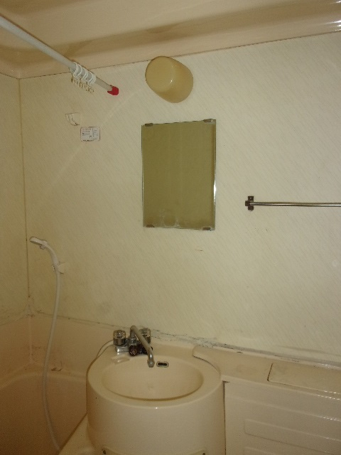 TWIN26の洗面所|明るい洗面所です