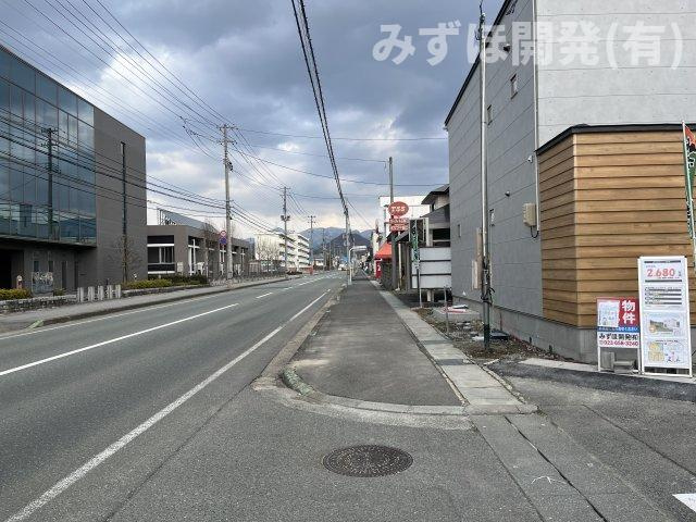 山形市伊達城3丁目21番地6の前面道路含む現地写真