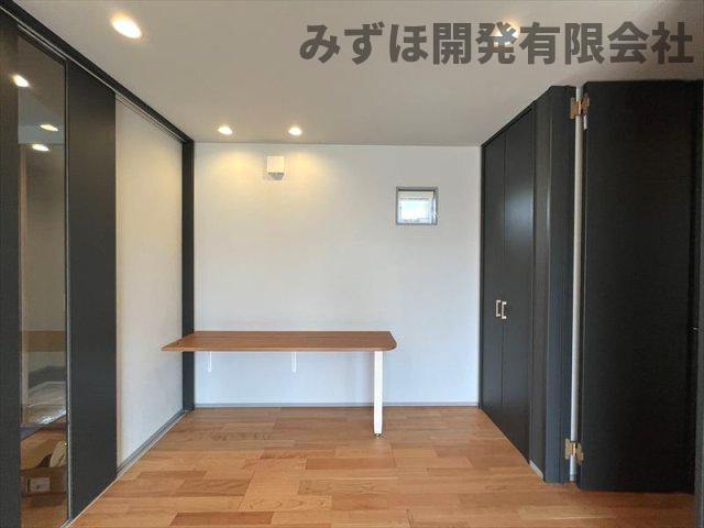 山形市伊達城3丁目21番地6の居間・リビング|採光がたっぷり入るリビングダイニングです。