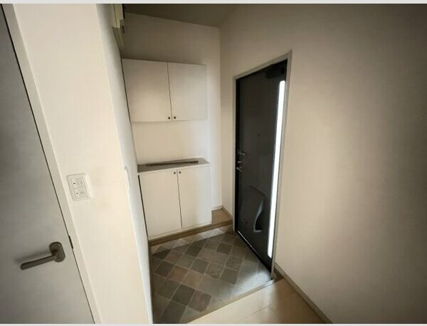 グリーンヒルズC棟の玄関|シンプルで使いやすい玄関です