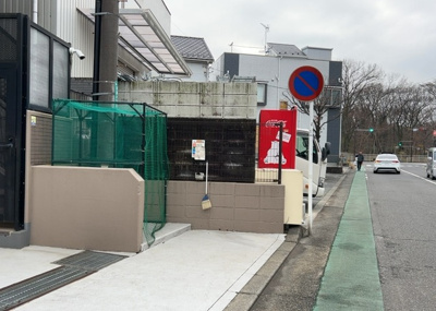 【庭】 | レサージュ古渕壱番館 | 物件によっては、入居者が個人的に使用できる専用庭がついているものもあります。また、住宅の中にある土間の部分を庭と呼ぶこともあります。庭の用途は住む人によって変わり、それによってデザインもさまざまです。