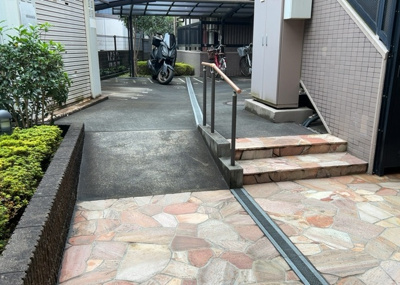 【内装】 | レサージュ古渕壱番館 | 共有部分は、住民なら誰もが使える設備のこと。例えば駐車場やエレベーター、インターネット設備、セキュリティ設備などがあります。他にも、マンションの廊下・外部階段やエントランス・ゴミ置き場などがあります。