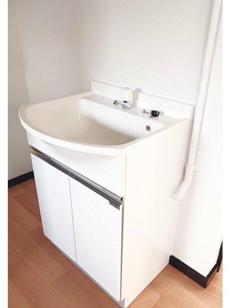 井口ビルの独立洗面台