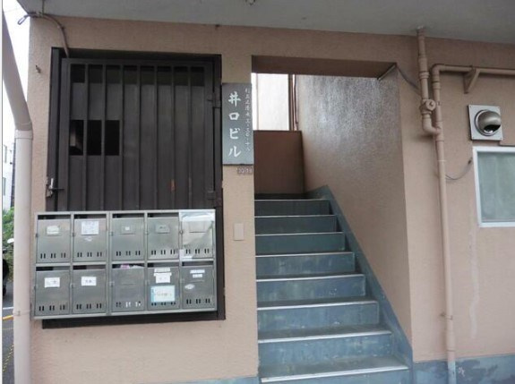 井口ビルのエントランス