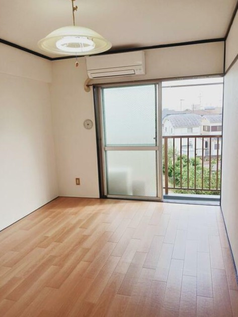 井口ビルの居間・リビング